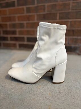 Steve Madden 🤍 White Stretch Sock Ankle Booties with Block Heel